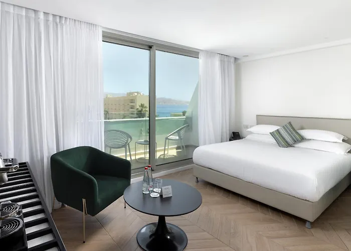 Akoya Hotel