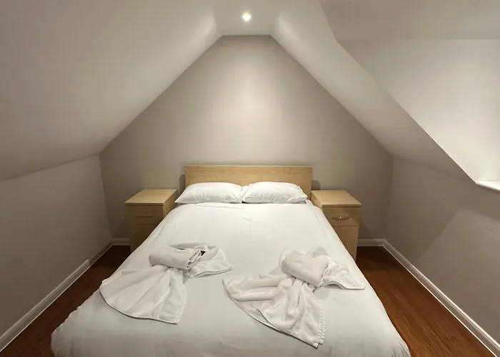 Oyo Cavendish Annexe