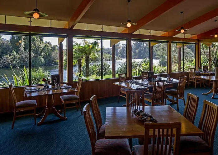 Wilderness Lodge Lake Moeraki