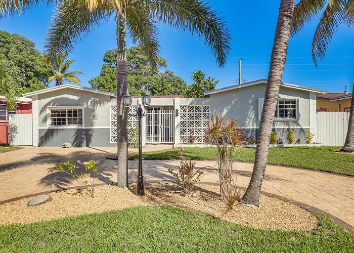 3 Mi To Hard Rock Stadium: Private Pool Home!