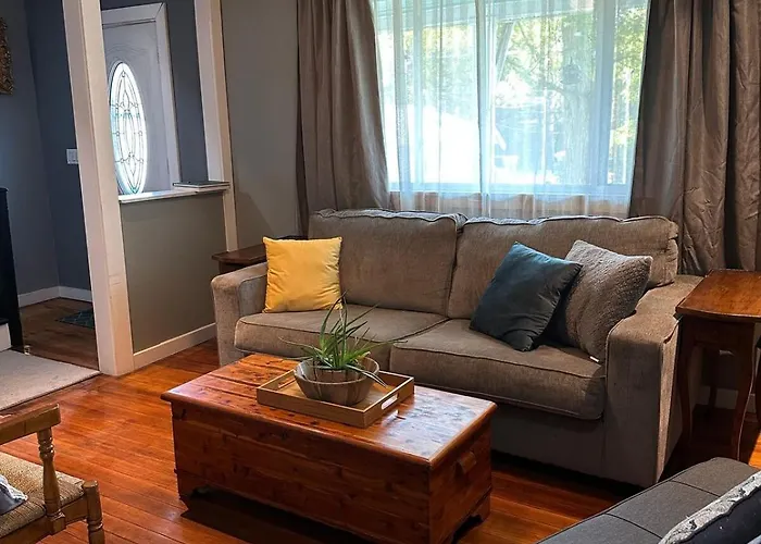 New Leeds Listing Near Graces Diner And Hudson!
