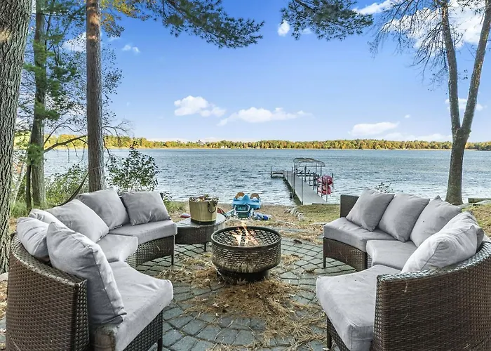 Renovated Lake Cabin With Fire Pit And Kayaks