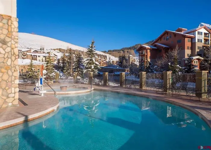 Stellar Location With Hot Tub Pool Steam Room & Gym Acces