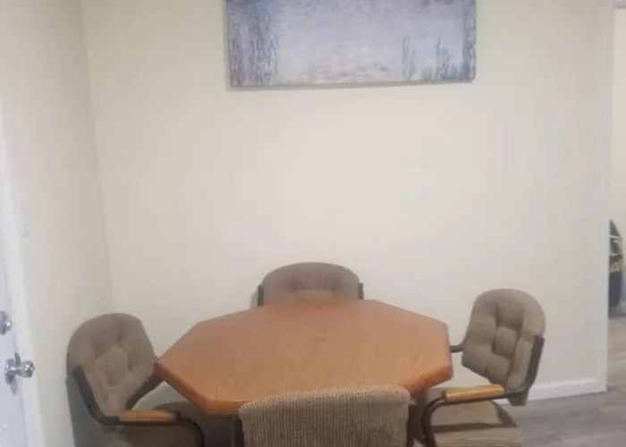Cozy 3 Bedrooms Full Kitchen Smart Tv