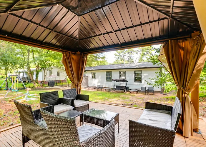 5 Mi To Town: Pet-Friendly Retreat In Marietta!