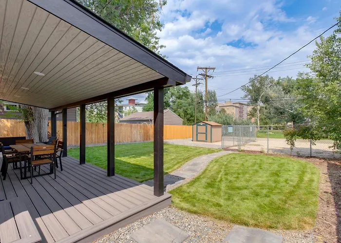 Walk To Med Ctrs & Dtwn Englewood: Modern Home
