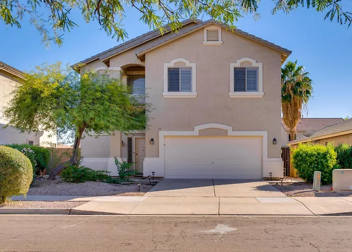 Golf, Hikes & Sports Fun! Desert Getaway W/ Pool