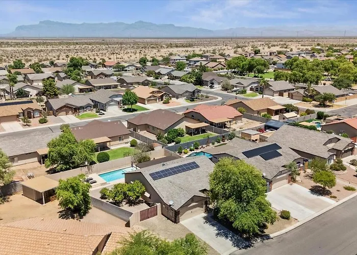 Peaceful Desert Oasis Salt Pool & Baja Deck