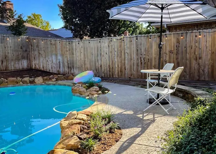 Luxe 4Br With Heated Pool And Hot Tub - Walk To Lake