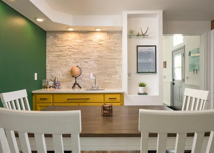 Cozy Family Retreat With Yard - Walk To Olde Town