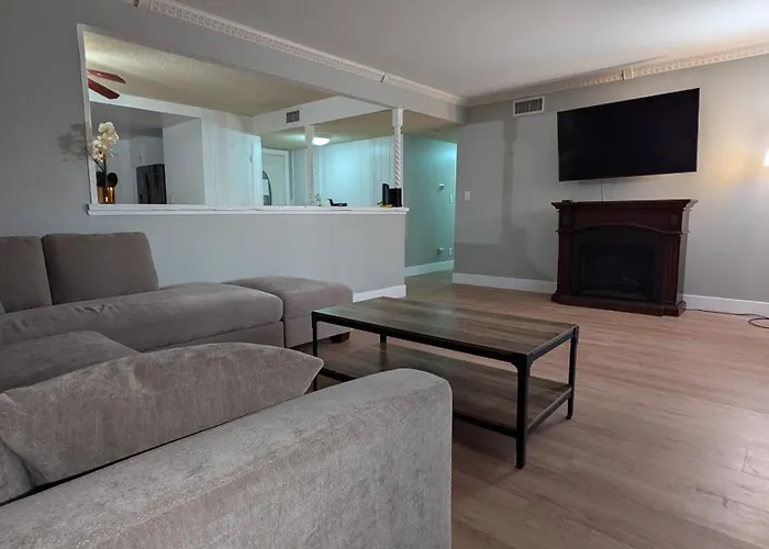 Serene Home In Simi Valley, Ca