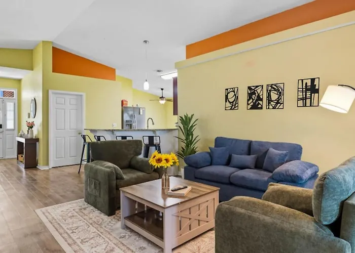 Family Milton Home With Private Pool
