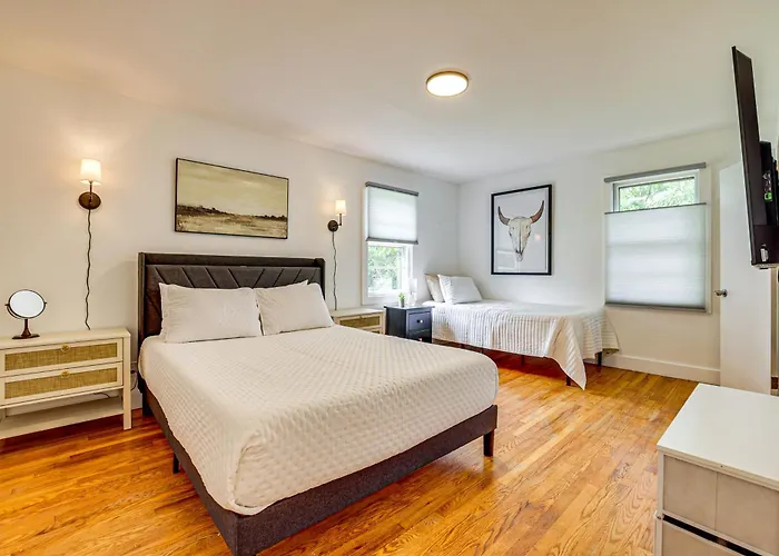 Families Welcome, Fenced Yard: Inviting Greer Home