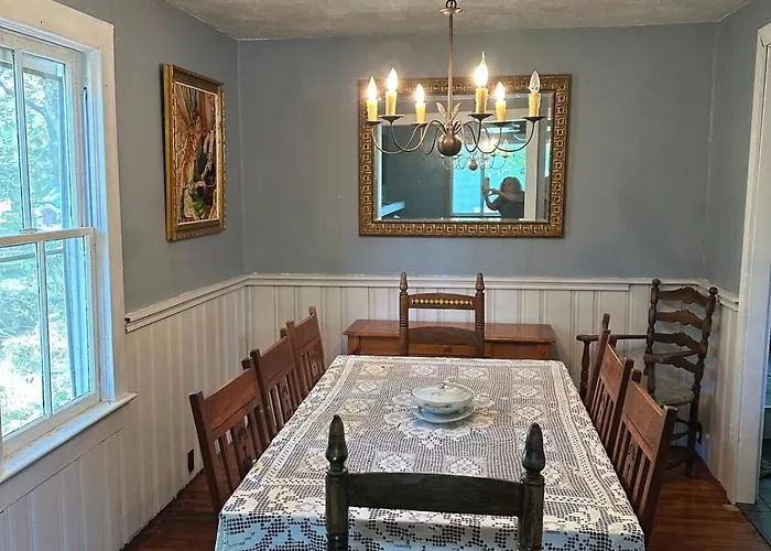 New Leeds Listing Near Graces Diner And Hudson!