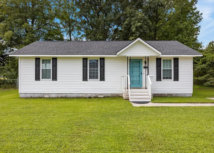 Pet-Friendly 3 Bedroom Home With King Bed And Fenced Yard Near Downtown