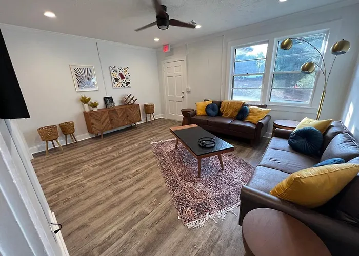 Mid-Century Modern Woodstock, Ga