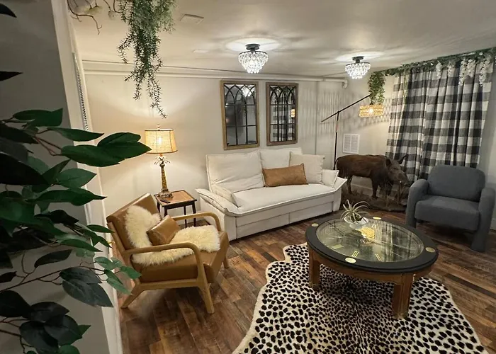 5 Bedroom 4 Bath Dutch Cottage 3 Ml From Buffalo Trace