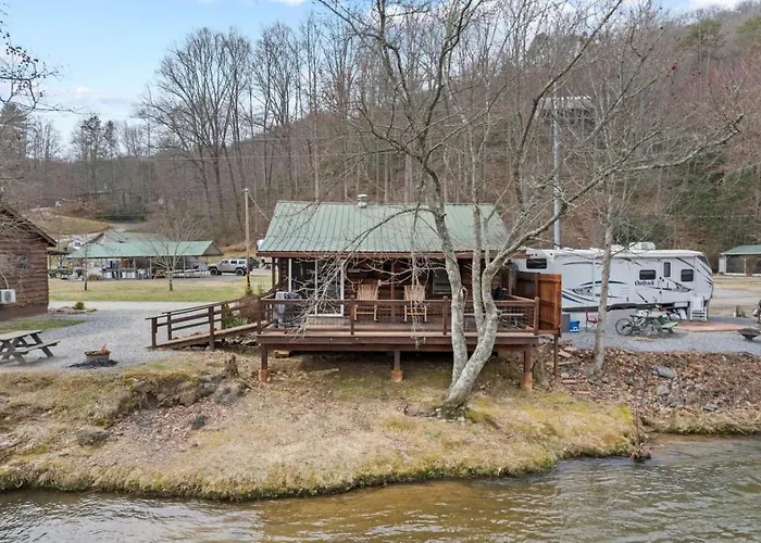 Cast Away - Riverfront Cabin, Mountain Views, Fishing, And Hiking!