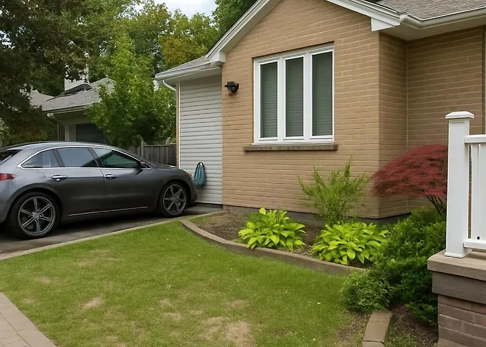Spacious 5-Bedroom House In Thornhill