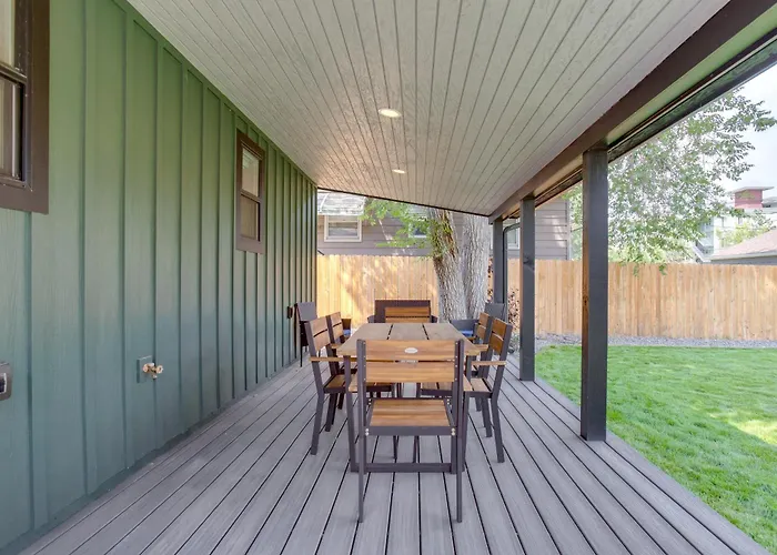 Walk To Med Ctrs & Dtwn Englewood: Modern Home