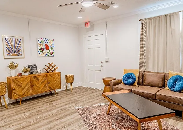 Mid-Century Modern Woodstock, Ga