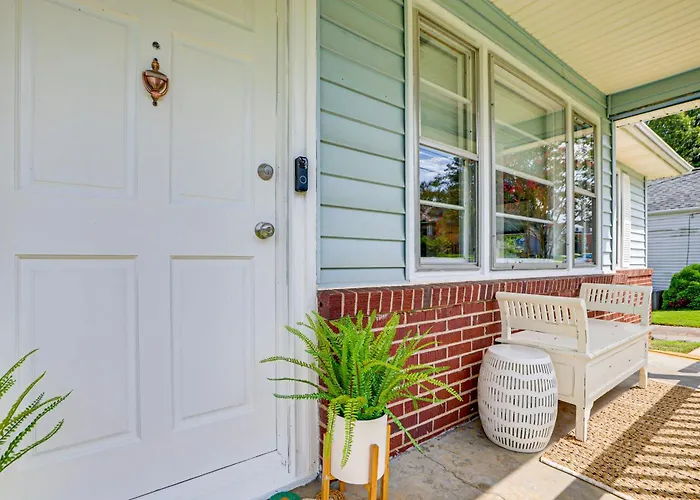 Families Welcome, Fenced Yard: Inviting Greer Home