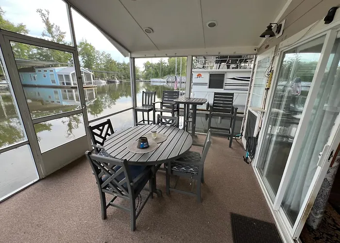 Sandy'S River House