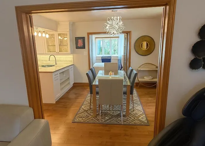 Spacious 5-Bedroom House In Thornhill