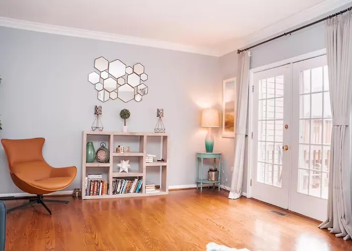Cozy Springfield Townhome , Wifi , Pet Friendly