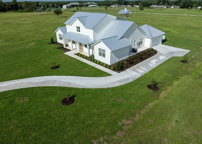 Family Retreat, Pool, Games & Farm Views, 10 Acres