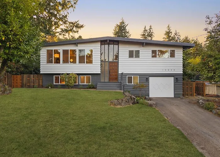 Moder Charmer 4 Bedroom 3 Ba 12 Miles To Seattle, 3 Miles To Airport Near The Mall