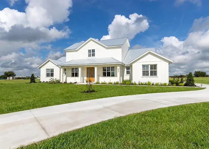 Family Retreat, Pool, Games & Farm Views, 10 Acres