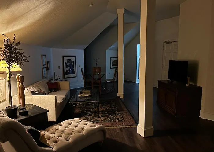 Innkeeper Suite At The Currier Inn