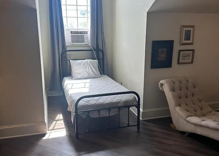 Innkeeper Suite At The Currier Inn