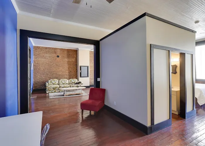 Convenient Couple'S Retreat In Dtwn Marshall!