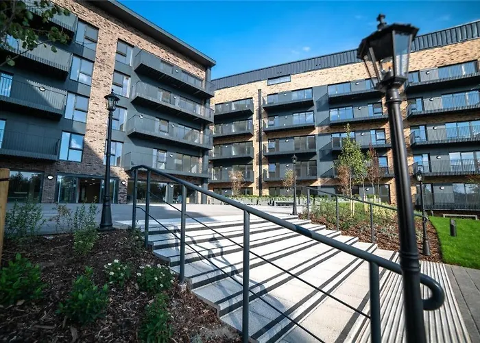 Modern 2-Bed 2-Bath Apartment In Central Ashford