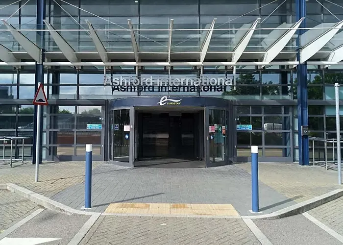 Modern 2-Bed 2-Bath Apartment In Central Ashford
