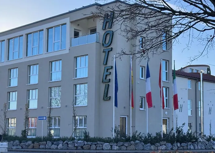 Highway Hotel