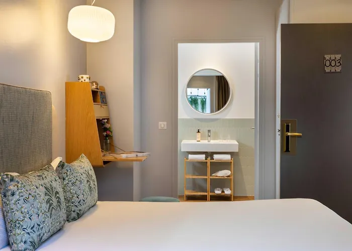 Hotel Eiffel Saint Charles