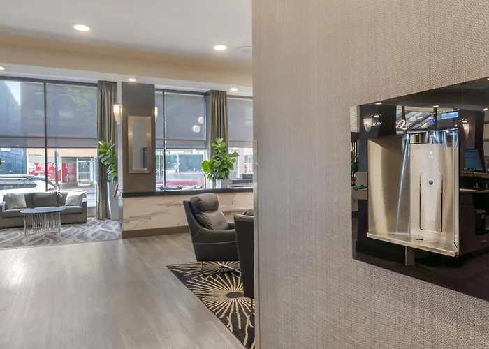BEST WESTERN PLUS Carlton Plaza Hotel