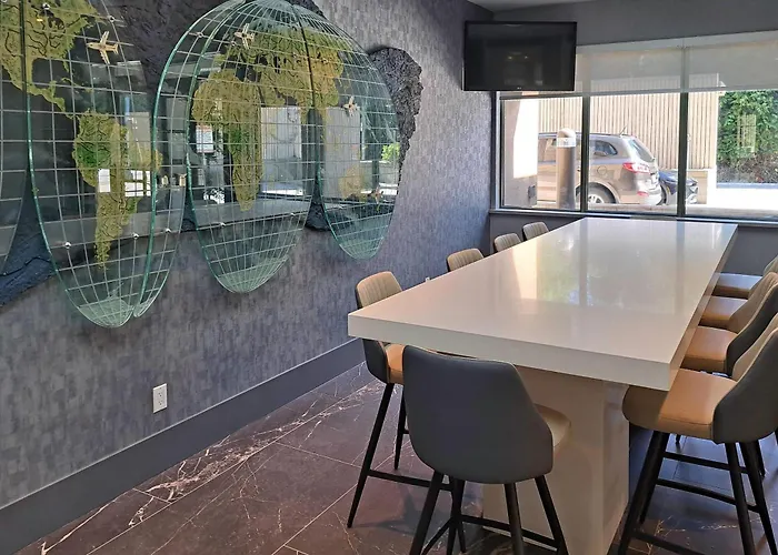 Comfort Hotel Vancouver Airport