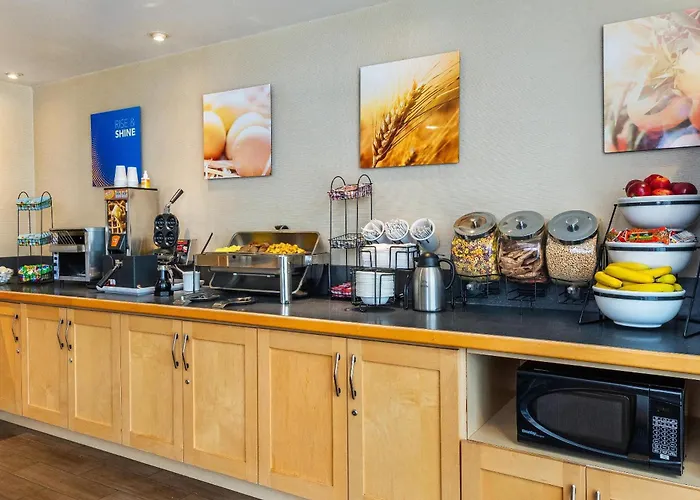 Comfort Inn Kingston - Highway 401