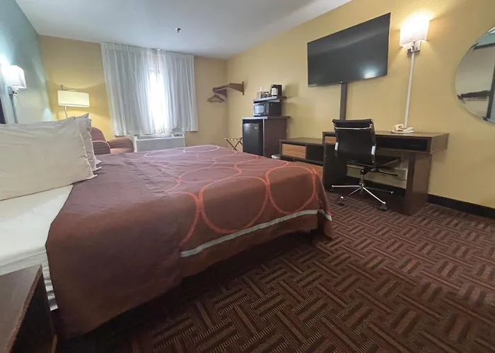 Super 8 By Wyndham Peoria