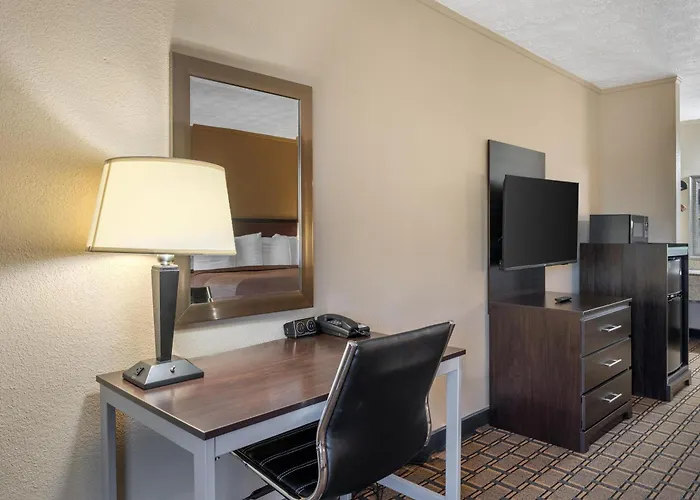 Surestay Hotel By Best Western Summersville