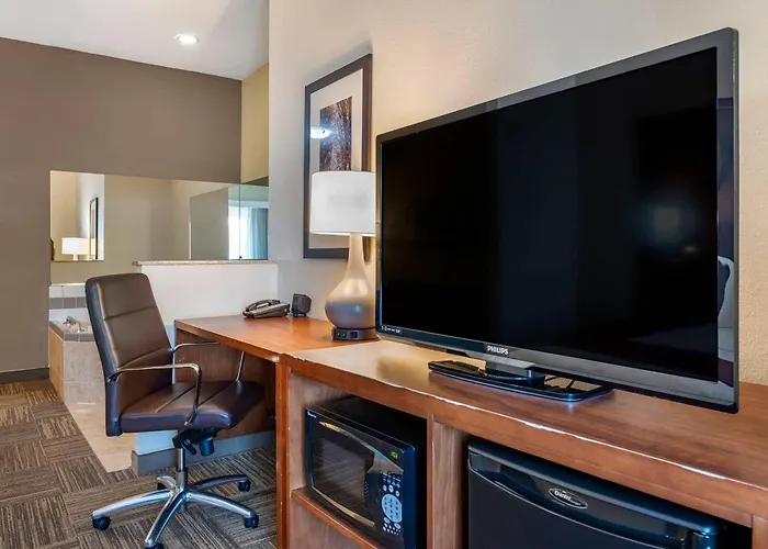 Comfort Suites Urbana Champaign, University Area