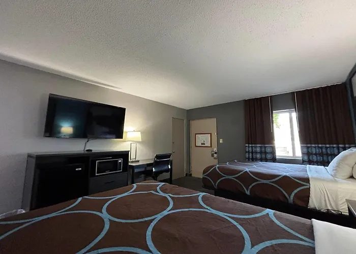 Super 8 By Wyndham Belleville St. Louis Area