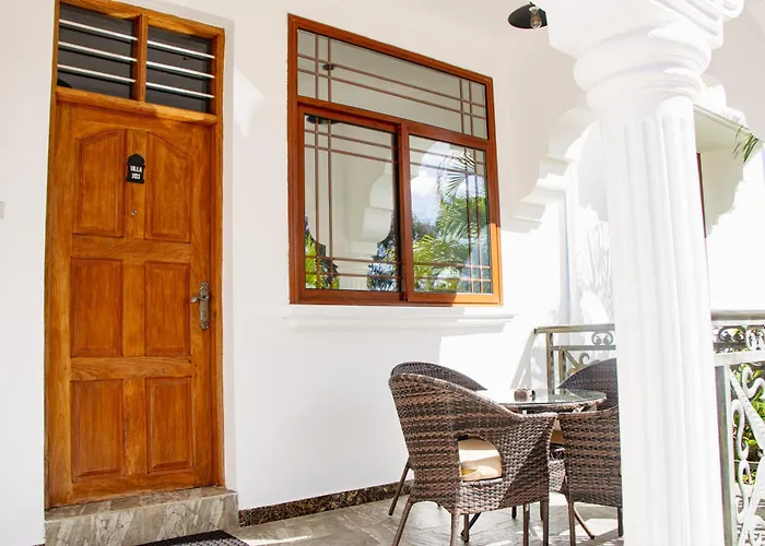 Sunny Palms Beach Bungalows