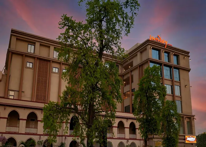 Sunday Hotel & Convention Centre By Checkin, Vadodara