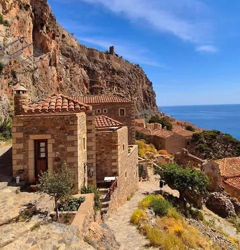 Monolithos Inn