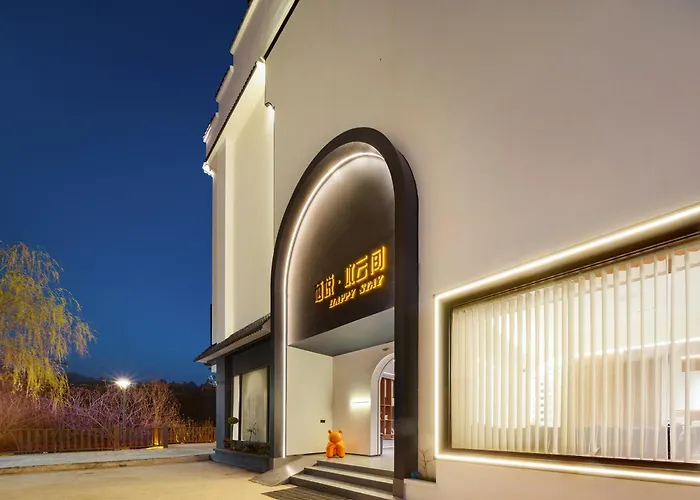 Zhangjiajie National Park East Gate Happy Hotel-River View&City Center&Book Tickets&English Speaking&Free Laundry